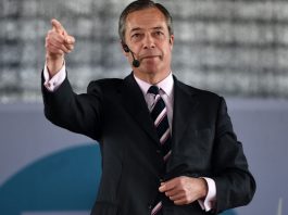 Ironia sortii: Europarlamentarul britanic care sustine ca aproape toti romanii din Londra sunt infractori isi finanteaza ilegal partidul? Nigel Farage