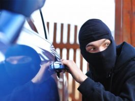 Ce ii tenteaza si cind actioneaza hotii care fura din masini