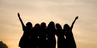 Cum sa-ti faci prieteni daca esti timida