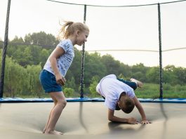 Sunt trambulinele periculoase pentru copii?