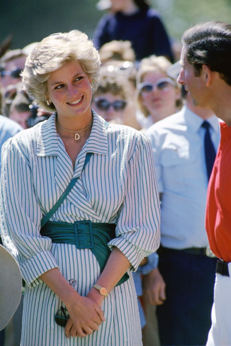 Diana, printesa de Wales se alatura printului Charles, printul de Wales
