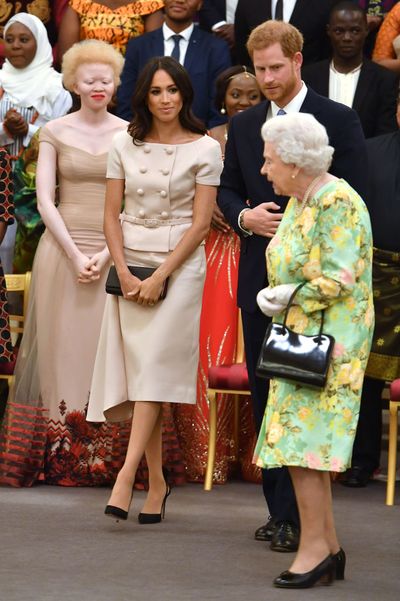Majestatea ei gazduieste ceremonia finala de premiere a tinerilor lideri ai reginei