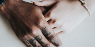 Rasismul ascuns de industria porno