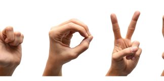 Te vei indragosti de aceste 11 cantece in limbajul semnelor