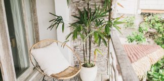 Amenajarea unui balcon spațios: 7 piese de mobilier și accesorii cu stil