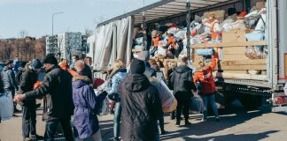 Premierul polonez indeamna liderii UE, SUA si Marea Britanie sa calatoreasca la Kiev in solidaritate