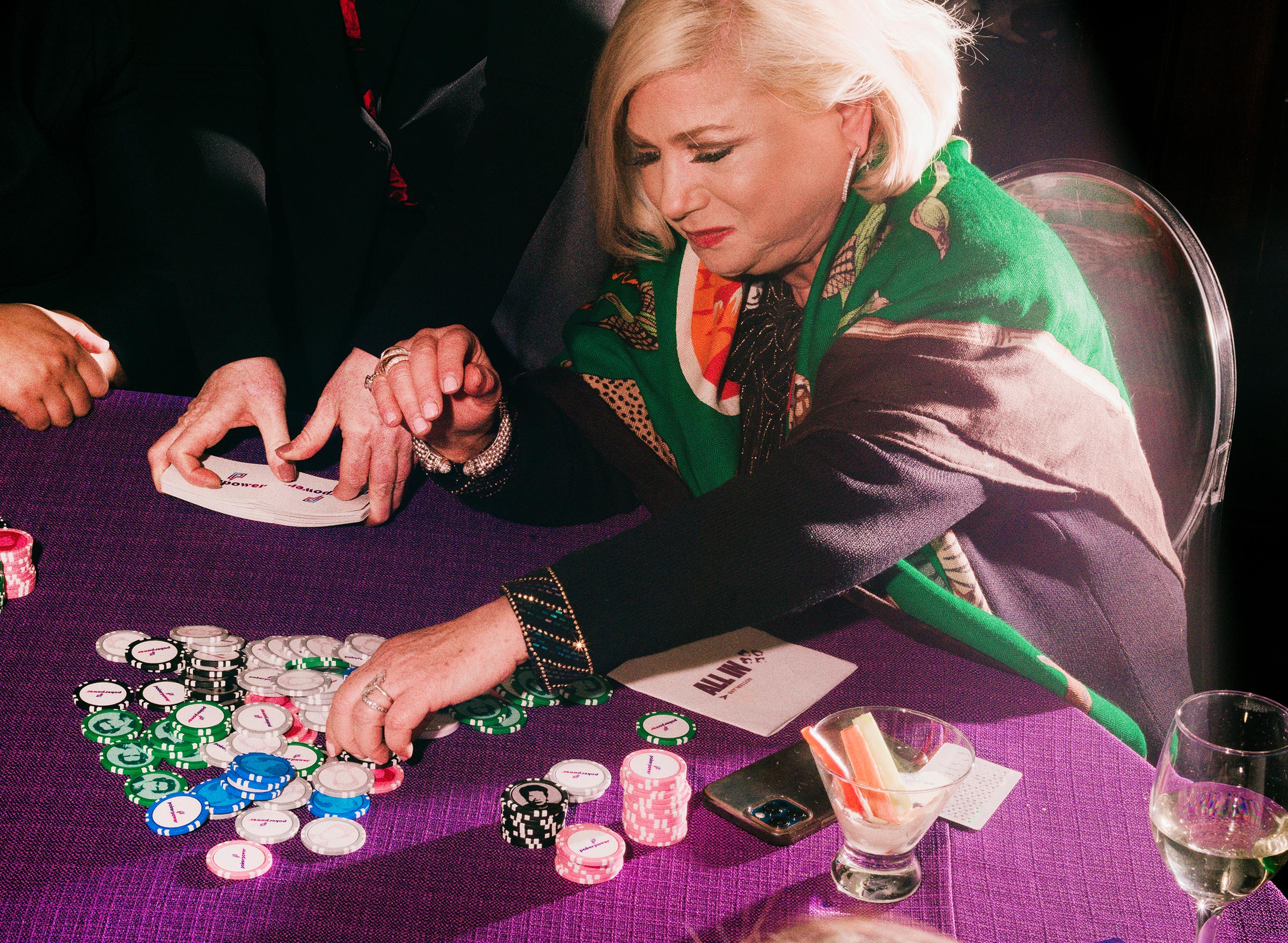„Campul de forta care se afla in jurul mesei de poker”, spune Just, ingreuneaza femeilor „doar sa mearga sa stea pe scaunul nenorocit”.  (Tonje Thilesen pentru TIME)