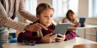 Google Executive: AI ar putea „transforma” scoala intr-o „experienta personala de invatare”