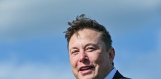 Viziunea si incercarea miliardarilor, precum Elon Musk si Bill Gates, de a depasi orice limita