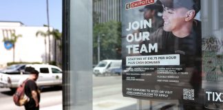 Ofertele de locuri de munca si disponibilizarile au scazut in iunie, intr-un semn pozitiv pentru piata muncii