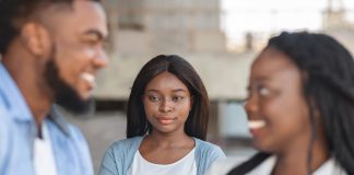 Ar trebui sa vorbesti cu partenerul tau despre fostele relatii?