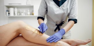 Zahar vs. Epilarea cu ceara: Care este mai buna pentru pielea ta?