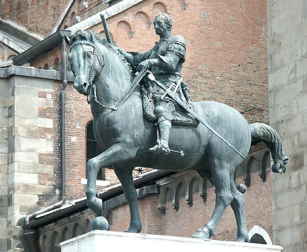 Statuia ecvestra a lui Gattamelata (1453) - Donatello