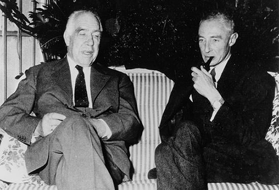 Niels Bohr cu J. Robert Oppenheimer