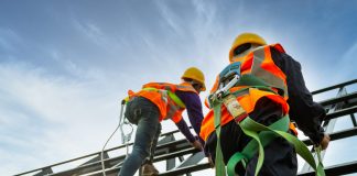 Cum să alegi îmbrăcămintea de protecție potrivită pentru jobul tău?