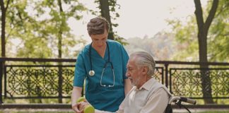 Viața după un AVC: cum te poate ajuta o clinică de recuperare să mergi și să vorbești din nou?