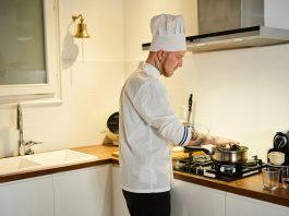 Cum adaptezi tipul de hotă din inox profesională în funcție de bucătărie? Iată la ce trebuie să te raportezi